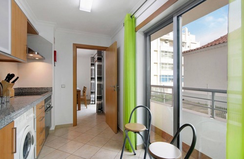 Vila Real Santo Antonio Apartment | Apartment "Apartamento Girassol" with Wi-Fi & A/C