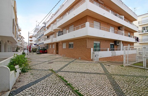 Vila Real Santo Antonio Apartment | Apartment "Apartamento Girassol" with Wi-Fi & A/C