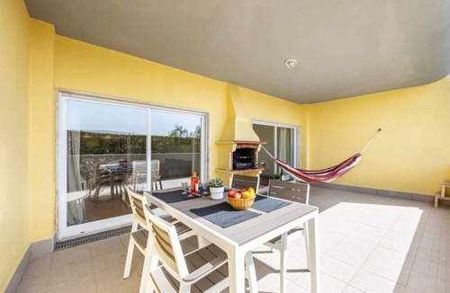 Albardeira Apartment | Apartment 'Casa Cláudia - Cond Do Mar' with Sea View, Shared Pool and Wi-Fi