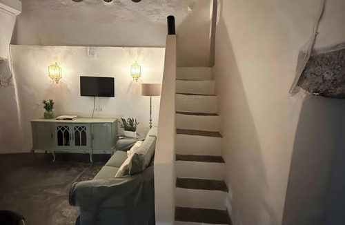 Monsaraz Apartment | Apartment 'Casa Tia Anica' with Lake View, Wi-Fi, and Air Conditioning