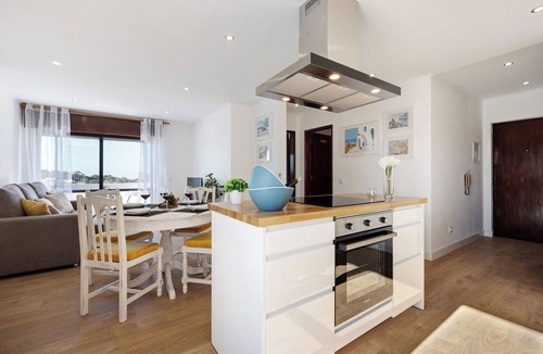 Prainha Apartment | Apartment 'Dreamalvor' with Sea View, Wi-Fi and Air Conditioning