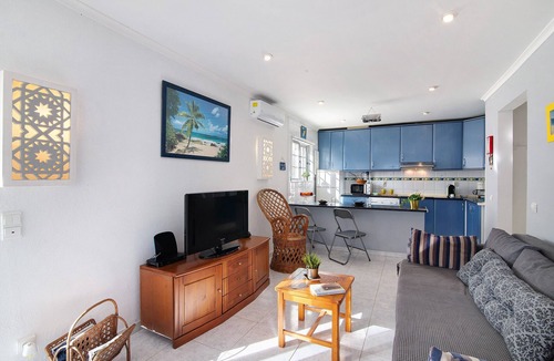 Alfanzina Apartment | Apartment 'Lemons' with Private Terrace, Wi-Fi and Air Conditioning
