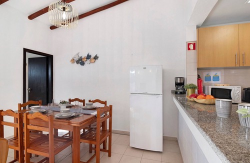 Alporchinhos Apartment | Apartment 'Moradia Das Gaivotas 6' with Shared Pool, Garden and Balcony