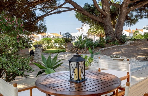 Patio House | Apartment with a terrace and a view of the garden