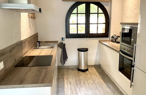Caramujeira Apartment | Appartement met Uitzicht op het Zwembad op 5 Minuten Afstand van de Benagil Cave