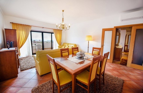 Ameijeira Apartment | Apt. Casa Luciano, a couple minutes walk to D. Ana Beach