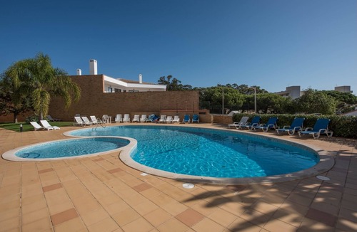 Ameijeira Apartment | Apt. Casa Luciano, a couple minutes walk to D. Ana Beach