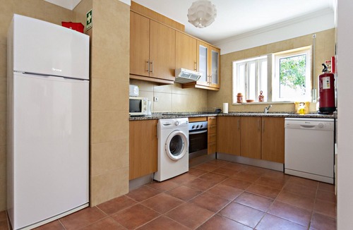 Santa Luzia Apartment | Apt with access to swimming pool and garage space