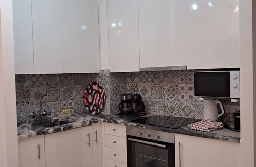 Cavacos Apartment | Atlântico 8- Sea View, Refurbished, Air Conditioning and Wi-fi.