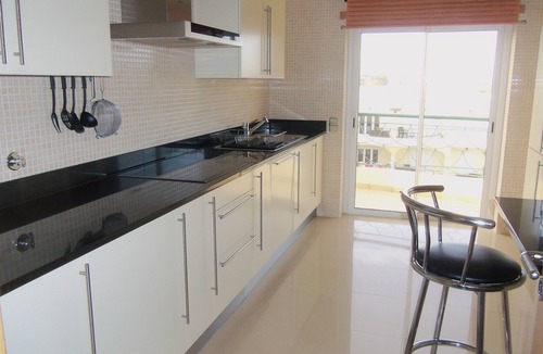 Porto de Mos Apartment | Award Winning Luxury Apartment with Sea view, shared Pool and Gardens, Sleeps 6