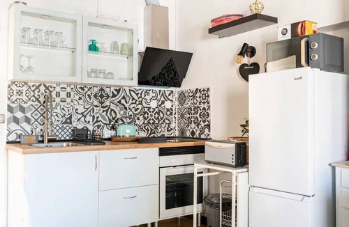 Beato Apartment | BBQ, Easy Parking & near Tejo, Lisbon Garden Stays