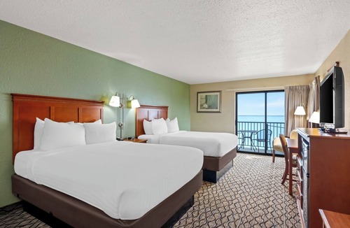 Houghton Lake Hotel | Beachfront Hotel