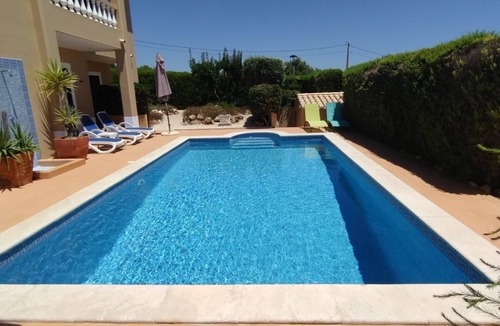 Albardeira Villa | Beautiful 4 Bed Villa, close to the beach with private swimming pool & WiFi