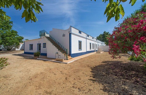Cerro do Ouro House | Beautiful private villa for 8 people with private pool, WIFI, TV and terrace
