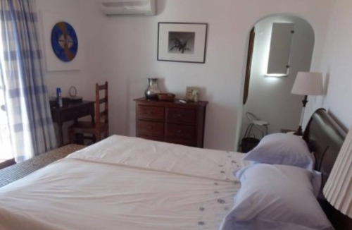 Quinta das Raposeiras Villa | Beautiful and large villa, heated swimming pool, garden, views towards the sea and the hills