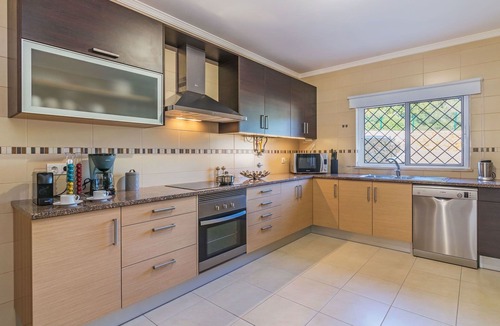 Monte Raposo House | Beautiful villa for 6 people with WIFI, pool, A/C, TV, terrace and panoramic view