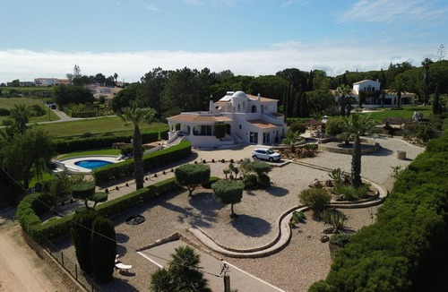 Caramujeira House | Beautiful Villa, seaview, pool, babypool, biggarden, Pentaque/Badminton/pingpong