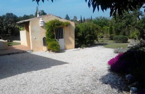 Caramujeira House | better than a flat, a small country house with its own garden close to the beach