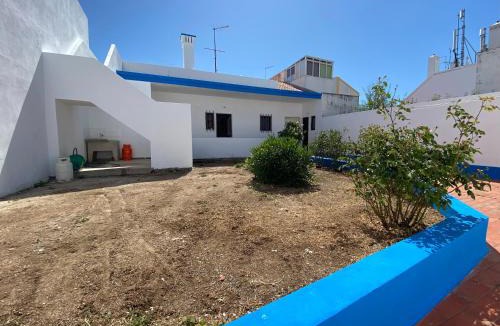 Alvor House | Bia Vintage Villa - Casa com Vista Mar, Terraço e Jardim no Centro de Alvor