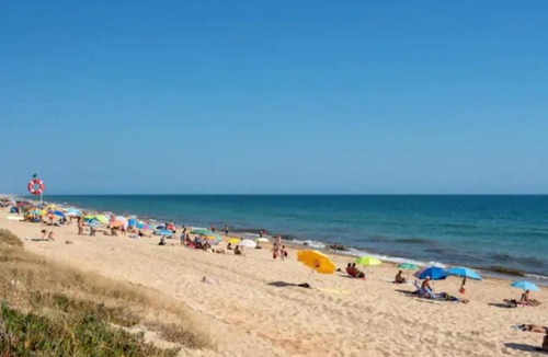 Praia de Faro House | Blife Petrya private rooms at Faro beach