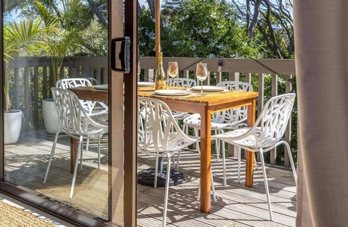 Ostend House | Blissful on Bay by Waiheke Pure - Newly renovated, beautifully decorated, sun drenched, walk to beach