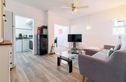 Vale de Centianes Apartment | Blue Horizon Apartment with a Beautiful Ocean View