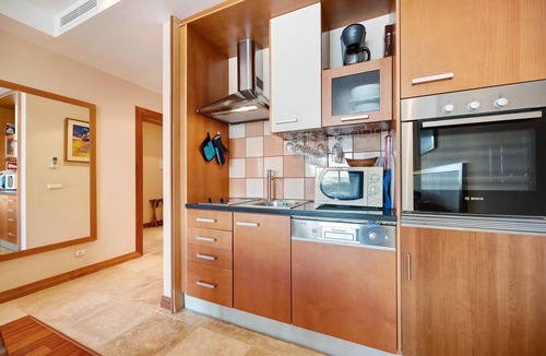 Mexilhoeira da Carregacao Apartment | Boca do Rio - Apartamento T1 close to the Sea with Shared Pool & Wi-Fi