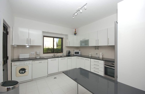 Quarteira Villa | Bright 4 bedroom villa in Vilamoura, quiet area, private pool. Billiard table