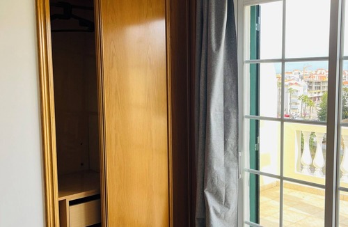 Funchal House | Bright and Sunny with sea views, centrally located, pet friendly