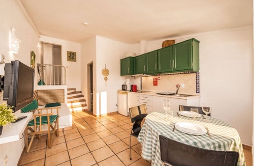Moncarapacho e Fuseta Apartment | Bright apartment with access to a shared pool