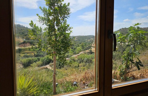 Fonte do Bispo Cabin | Cabin Sleeps 2 with Enclosed Garden