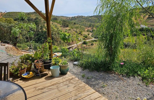 Fonte do Bispo Cabin | Cabin Sleeps 2 with Enclosed Garden