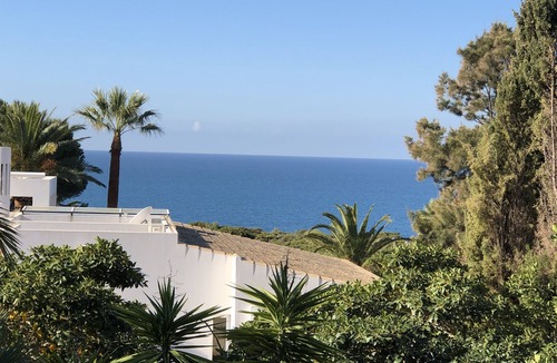 Carvoeiro House | Caribbean feeling on picturesque rocky Algarve, maid service, heated pool, roof terrace