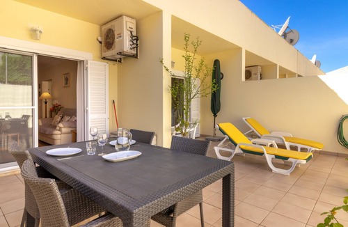 Mato Serrao Apartment | Casa Amiga - Communal pool & garden, just 500m from beach