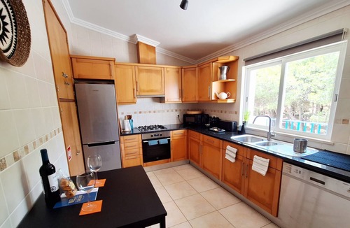 Salema House | Casa Calma, townhouse with ocean view in Salema
