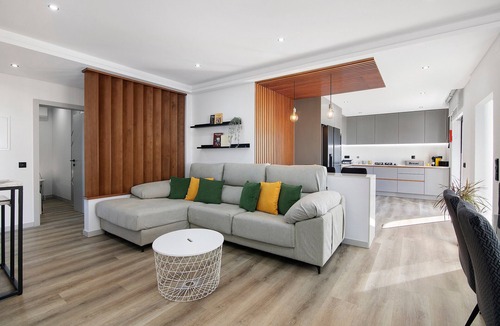 Bela Curral House | Casa das Amendoeiras: Country House with Balcony, Wi-Fi, and Air Conditioning