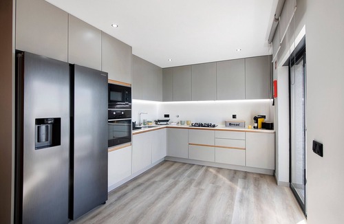 Bela Curral House | Casa das Amendoeiras: Country House with Balcony, Wi-Fi, and Air Conditioning