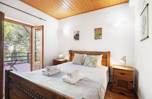 Pedra Arrancada Apartment | Casa de Campo Vale do Asno-Room 'Quarto 5' with Shared Pool, Wi-Fi and Air Conditioning