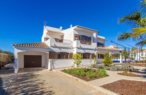 Portimao Villa | Casa do Diplomata - 5 bedrooms with paddle tennis and private pool