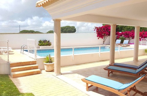 Olhos D'Agua Villa | Casa do Mar by Laranjal Rentals