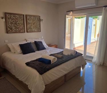 Alfanzina House | Casa Elizabeth -3BR Heatable Pool -Walk to Beach