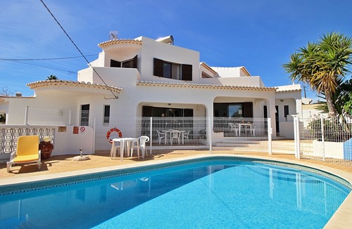 Sesmarias Villa | "Casa Júlia" - Beach, restaurants and everything at your fingertips!