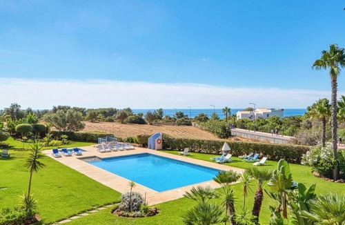 Caramujeira Apartment | Casa Marinha 2 - Lovely 3-bedroom holiday home at Marinha beach