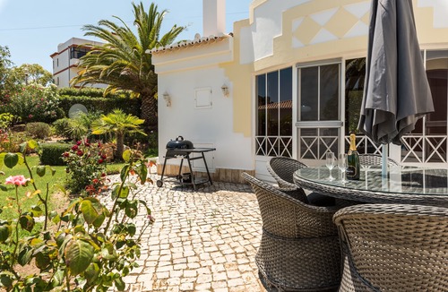 Albardeira Villa | Casa Oxala - Stunning detached character Villa set in picturesque gardens.