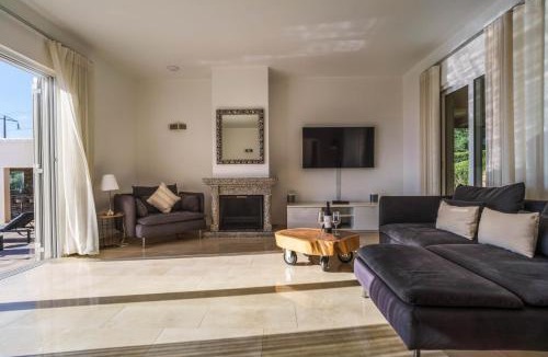Loule Villa | Casa Rosa: Exclusive Hilltop Estate with Heated Pool & Sea Views