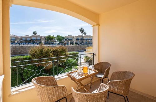 Lagos House | Casa Sorriso, set in Boavista Golf Resort
