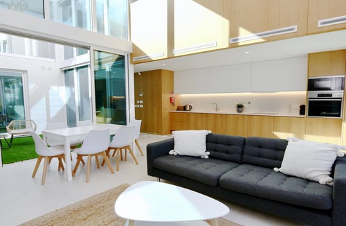 Quarteira Villa | Central U Miya, Cleverdetails244, Sleeps 4 adults and 2 children