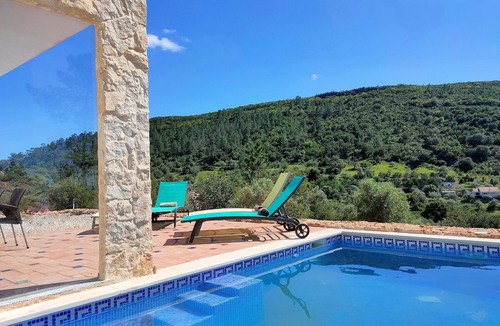 Silves Villa | Charming 2-bedroom villa in São Bartolomeu de Messines with AC and private pool