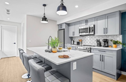 Canmore Villa | Charming 2BR Haven in Canmore Near DT and Banff