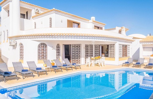 Sesmarias Villa | Charming Villa with Heatable Pool and BBQ